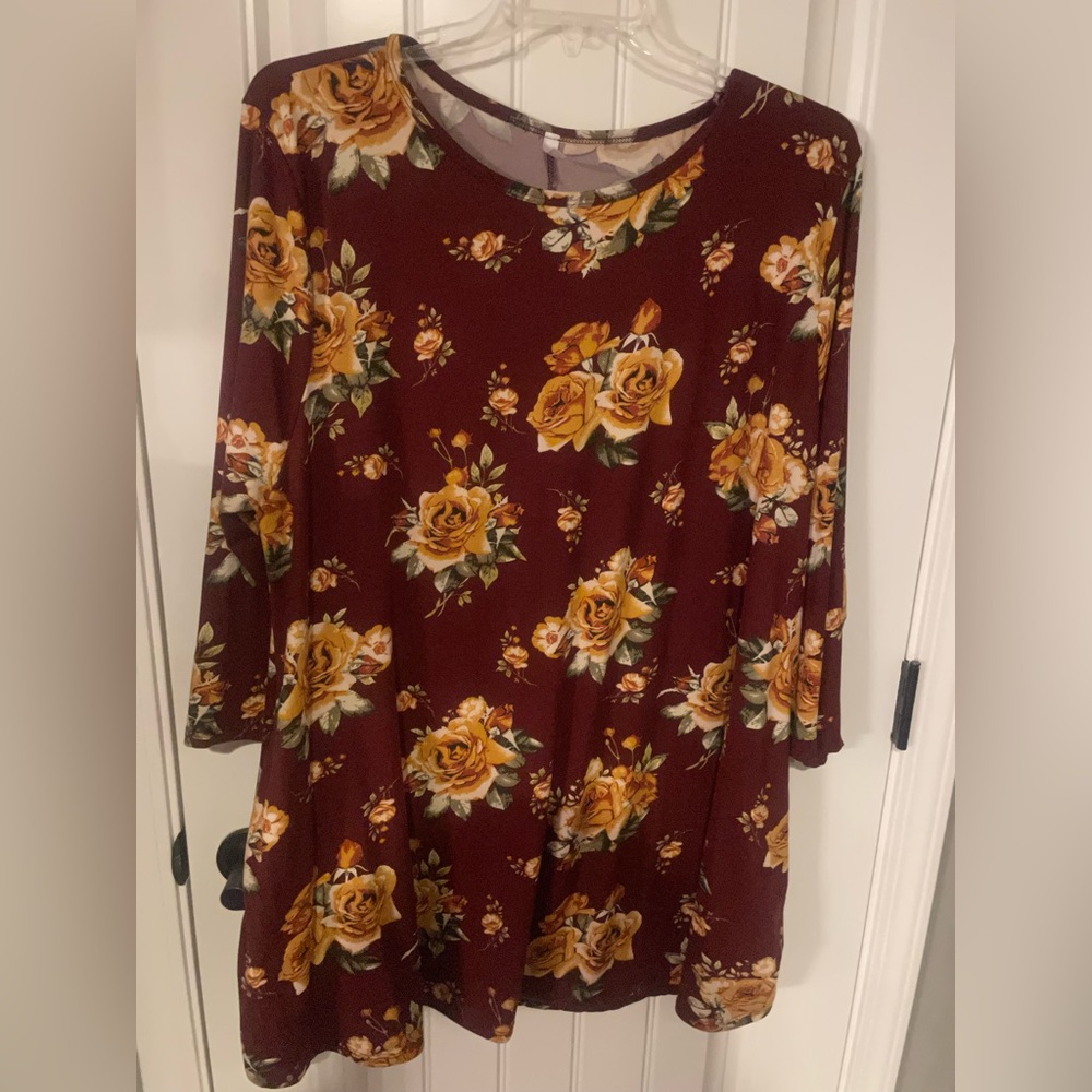 🌹NWOT Women’s plus top